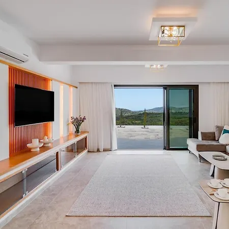 Villa With Private Pool And Great Views Theletra