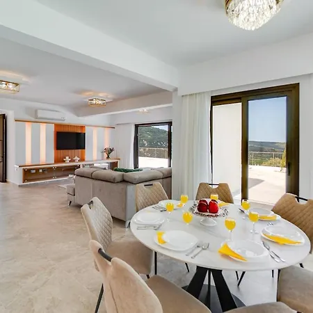 With Private Pool And Great Views *