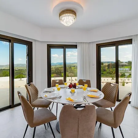 Villa With Private Pool And Great Views *