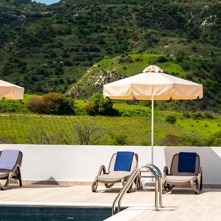 Villa With Private Pool And Great Views *