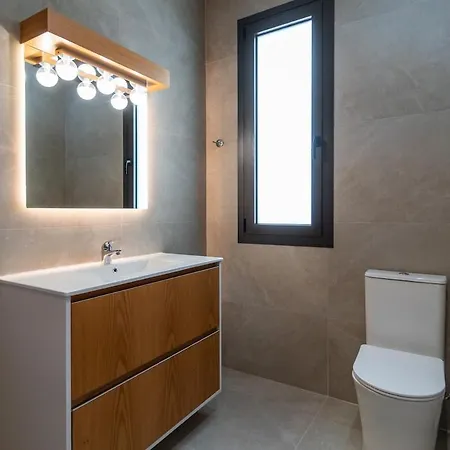 With Private Pool And Great Views Thelétra