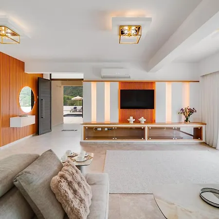 With Private Pool And Great Views Villa