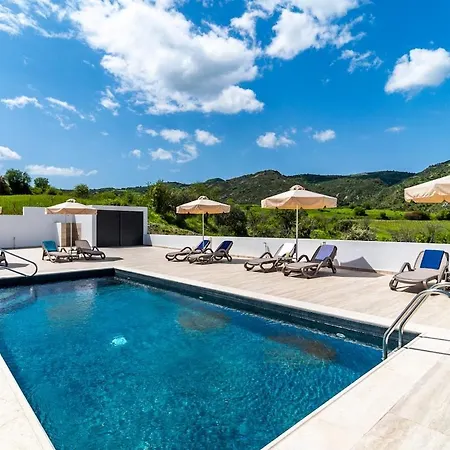 With Private Pool And Great Views Thelétra