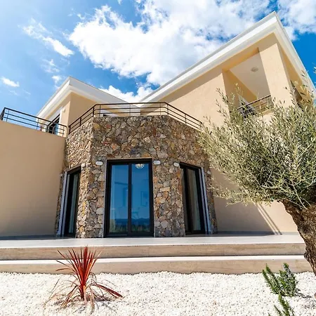 With Private Pool And Great Views Villa Theletra