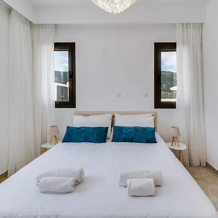 Villa With Private Pool And Great Views