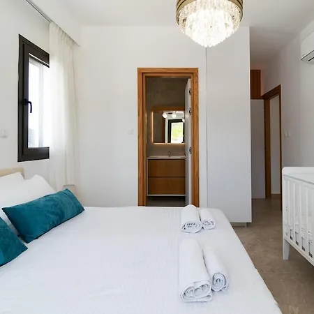 With Private Pool And Great Views Villa