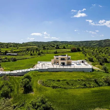 With Private Pool And Great Views * Theletra
