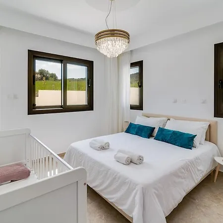 With Private Pool And Great Views Villa Theletra
